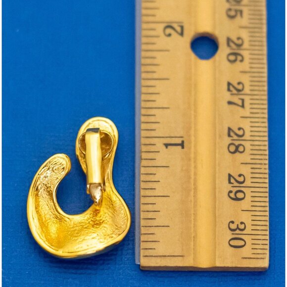 Vintage Abstract Gold Tone Black Waves Clip On Earrings by Avon D39 - Picture 2 of 2
